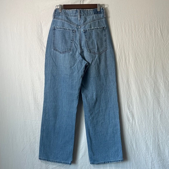 Hollister Curvy Ultra High-Rise Baggy Jeans - Picture 3 of 6